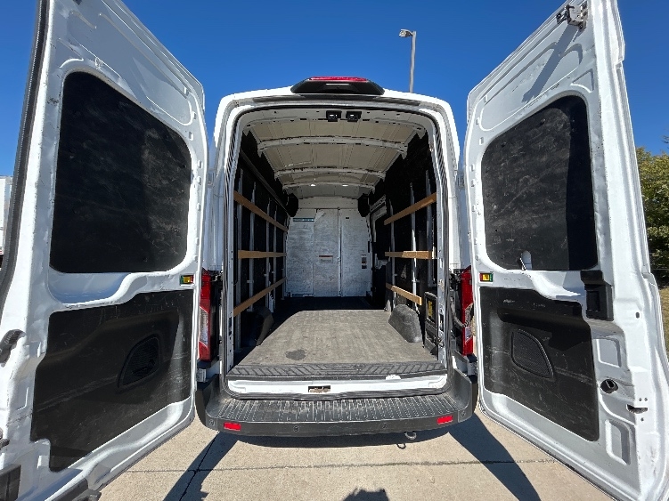 Used 2022 Ford E-Transit 350 - photo 8