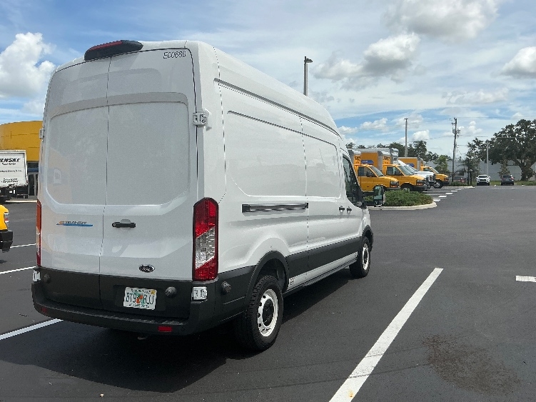Used 2022 Ford E-Transit 350 - photo 14