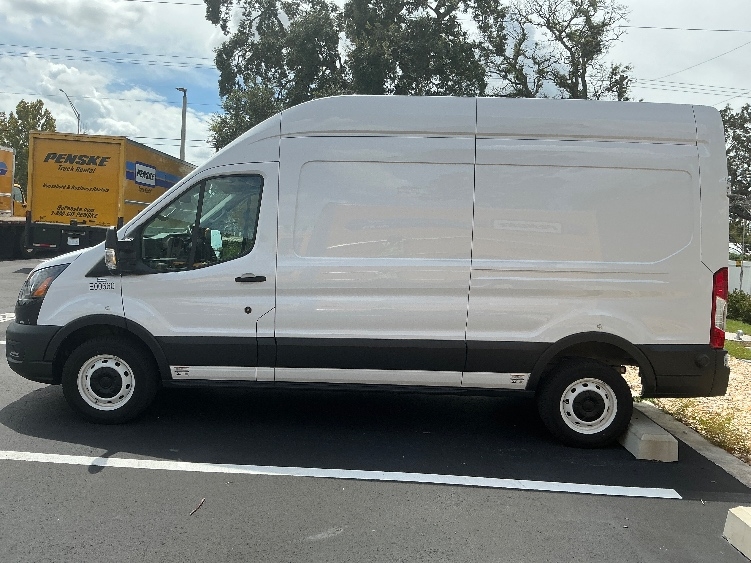 Used 2022 Ford E-Transit 350 - photo 6