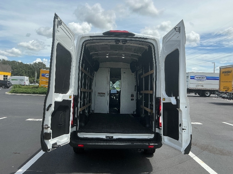Used 2022 Ford E-Transit 350 - photo 9