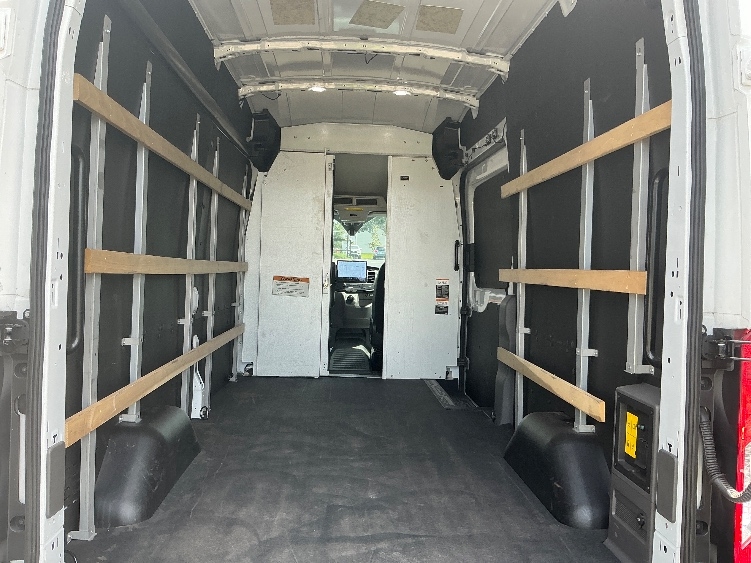 Used 2022 Ford E-Transit 350 - photo 10