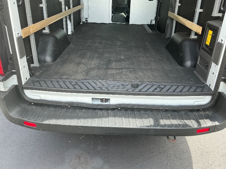 Used 2022 Ford E-Transit 350 - photo 11