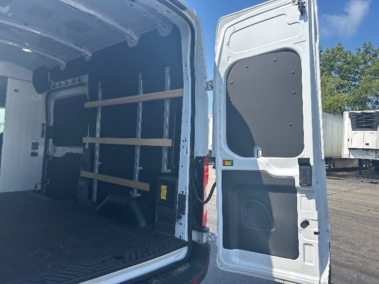 Used 2022 Ford E-Transit 350 - photo 14