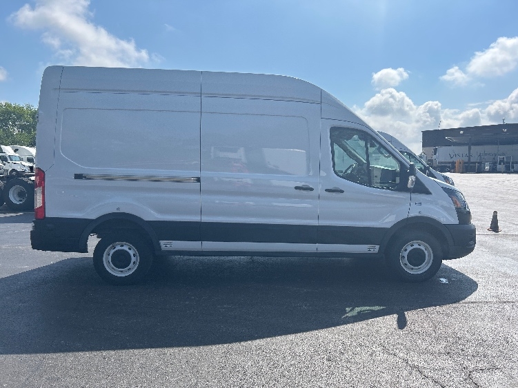 Used 2022 Ford E-Transit 350 - photo 17