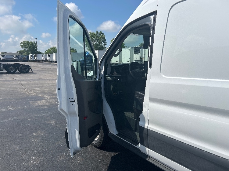 Used 2022 Ford E-Transit 350 - photo 18