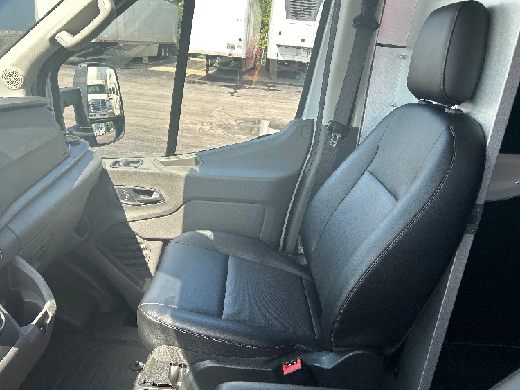 Used 2022 Ford E-Transit 350 - photo 21