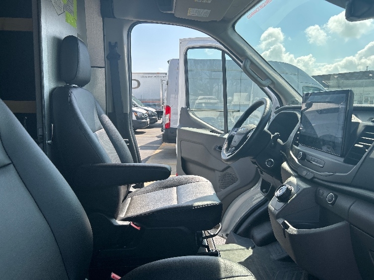 Used 2022 Ford E-Transit 350 - photo 24
