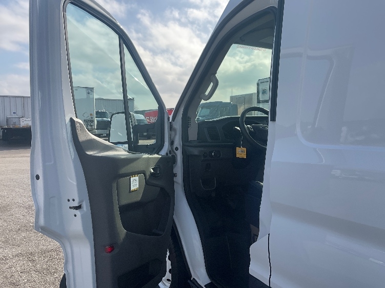 Used 2022 Ford E-Transit 350 - photo 17