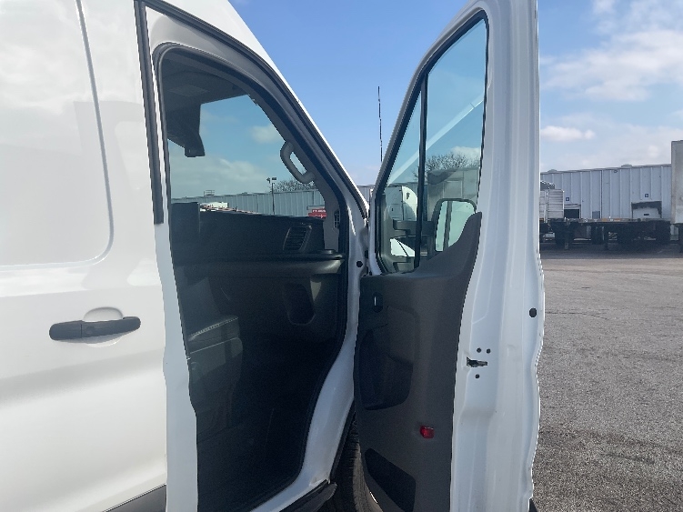Used 2022 Ford E-Transit 350 - photo 21