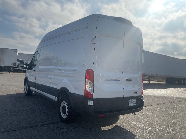 Used 2022 Ford E-Transit 350 - photo 8