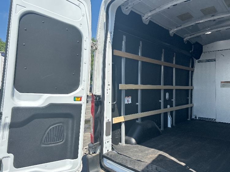 Used 2022 Ford E-Transit 350 - photo 13