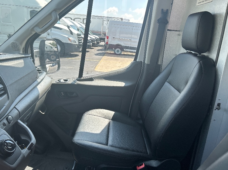 Used 2022 Ford E-Transit 350 - photo 21