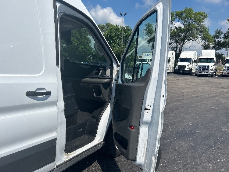 Used 2022 Ford E-Transit 350 - photo 22
