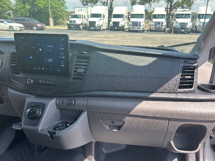 Used 2022 Ford E-Transit 350 - photo 23