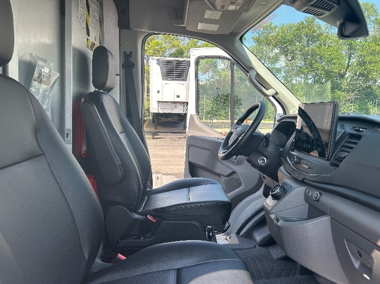 Used 2022 Ford E-Transit 350 - photo 24