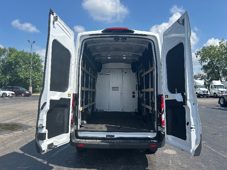 Used 2022 Ford E-Transit 350 - photo 10
