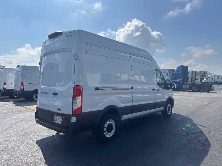 Used 2022 Ford E-Transit 350 - photo 15