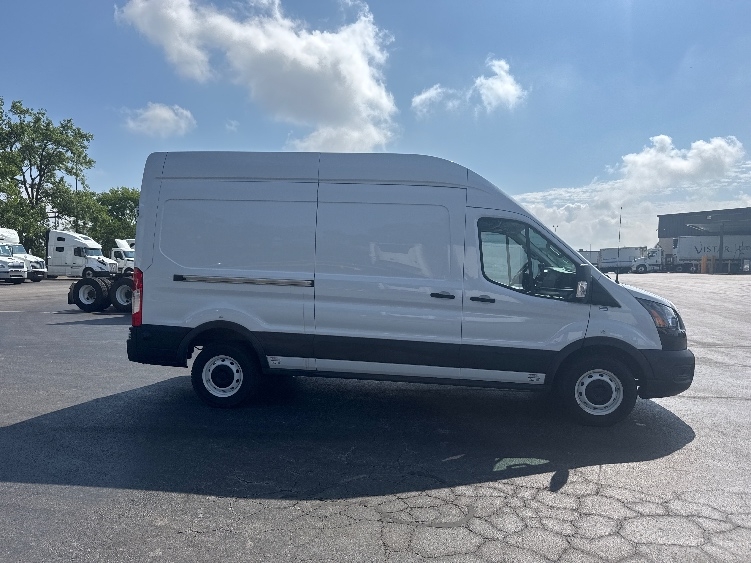Used 2022 Ford E-Transit 350 - photo 17