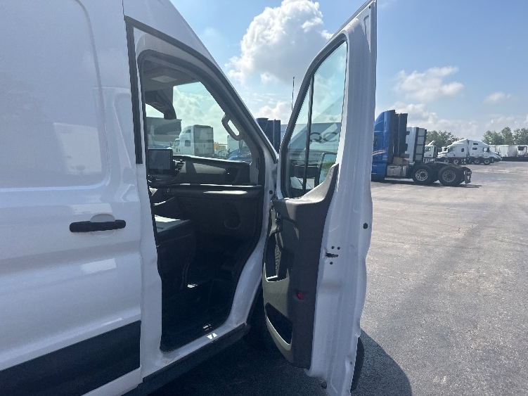 Used 2022 Ford E-Transit 350 - photo 22