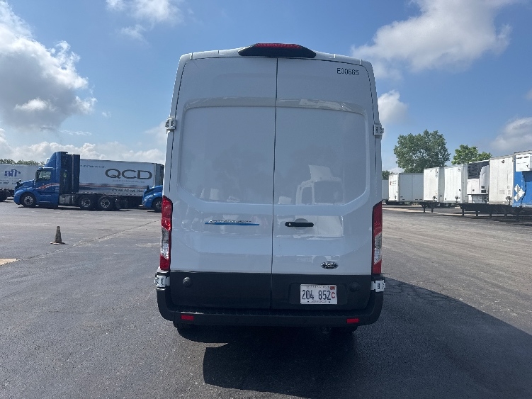 Used 2022 Ford E-Transit 350 - photo 9