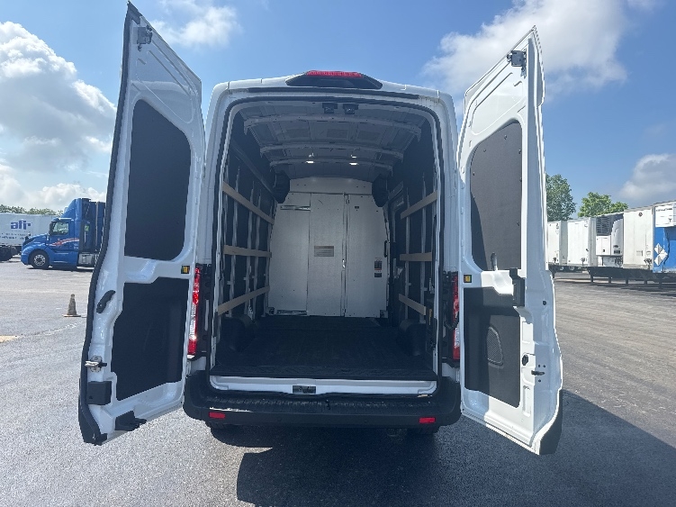 Used 2022 Ford E-Transit 350 - photo 10
