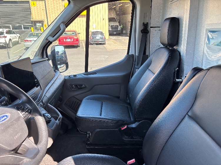 Used 2022 Ford E-Transit 350 - photo 18