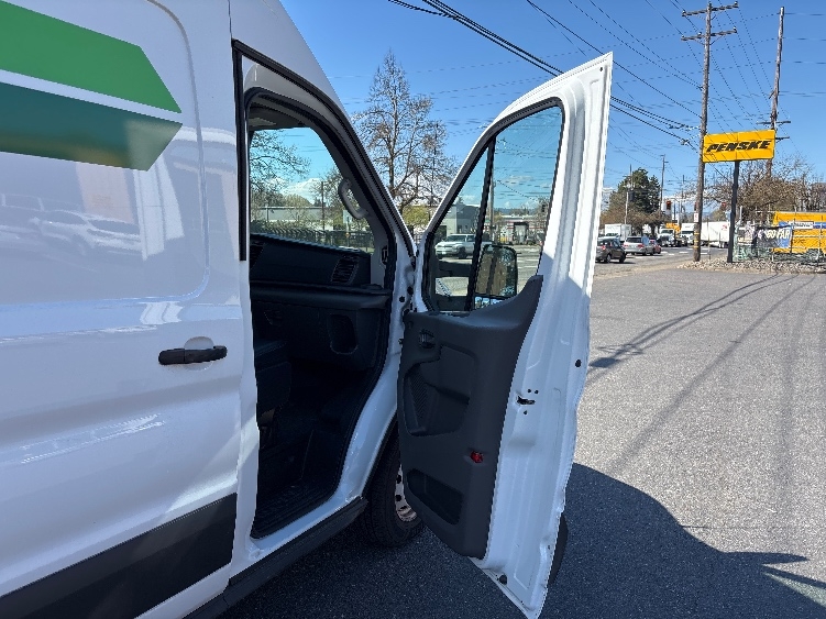 Used 2022 Ford E-Transit 350 - photo 19