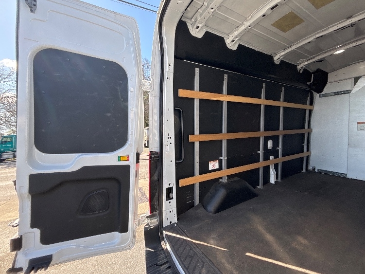 Used 2022 Ford E-Transit 350 - photo 11