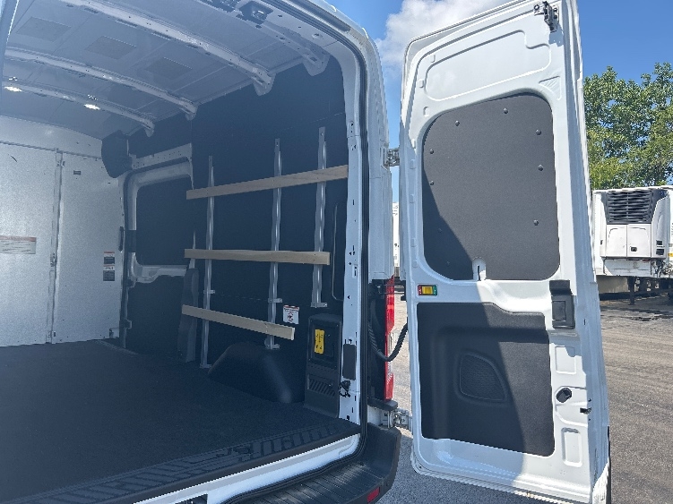Used 2022 Ford E-Transit 350 - photo 14