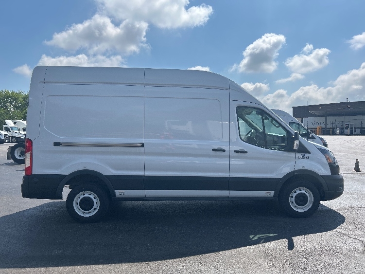Used 2022 Ford E-Transit 350 - photo 17
