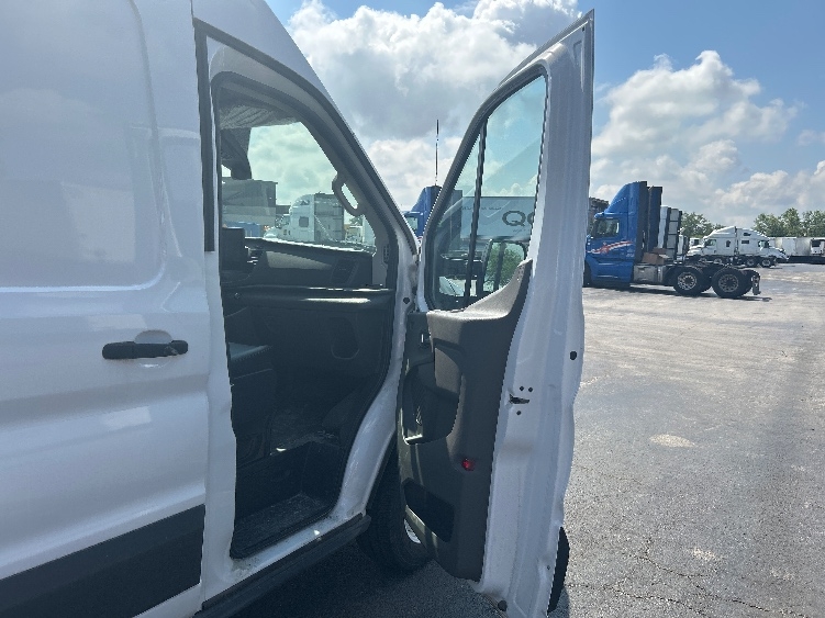 Used 2022 Ford E-Transit 350 - photo 22