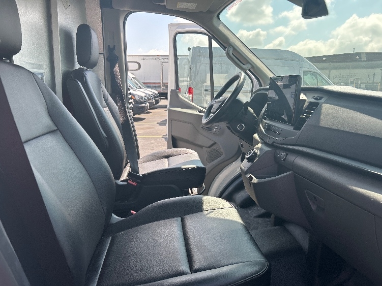 Used 2022 Ford E-Transit 350 - photo 24