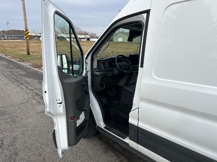 Used 2022 Ford E-Transit 350 - photo 15