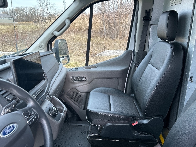 Used 2022 Ford E-Transit 350 - photo 18