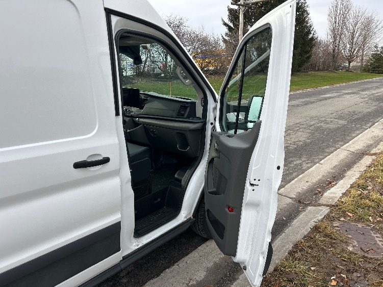 Used 2022 Ford E-Transit 350 - photo 19