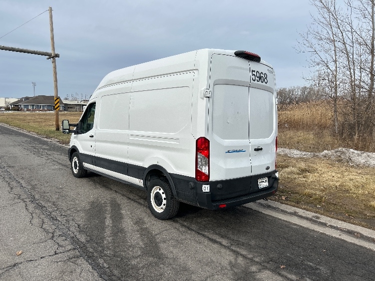 Used 2022 Ford E-Transit 350 - photo 7
