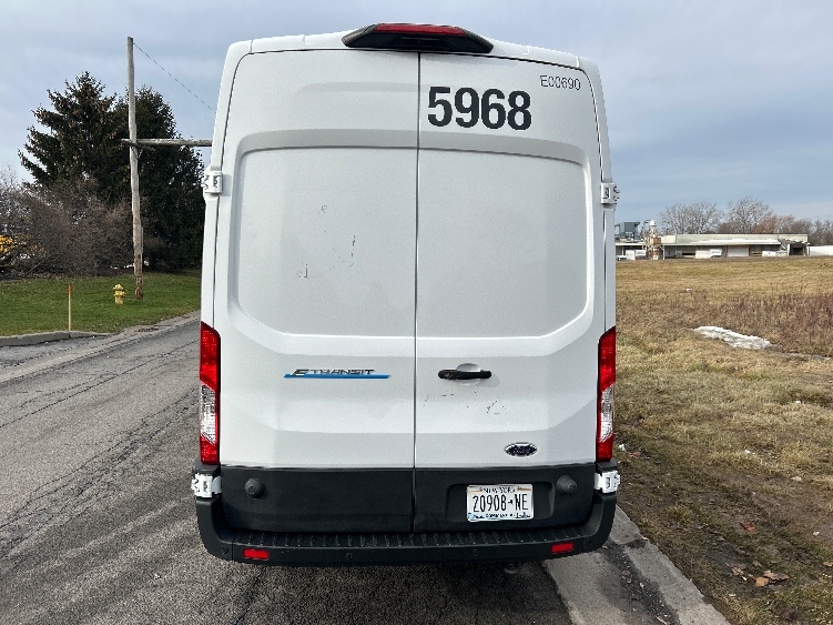 Used 2022 Ford E-Transit 350 - photo 8