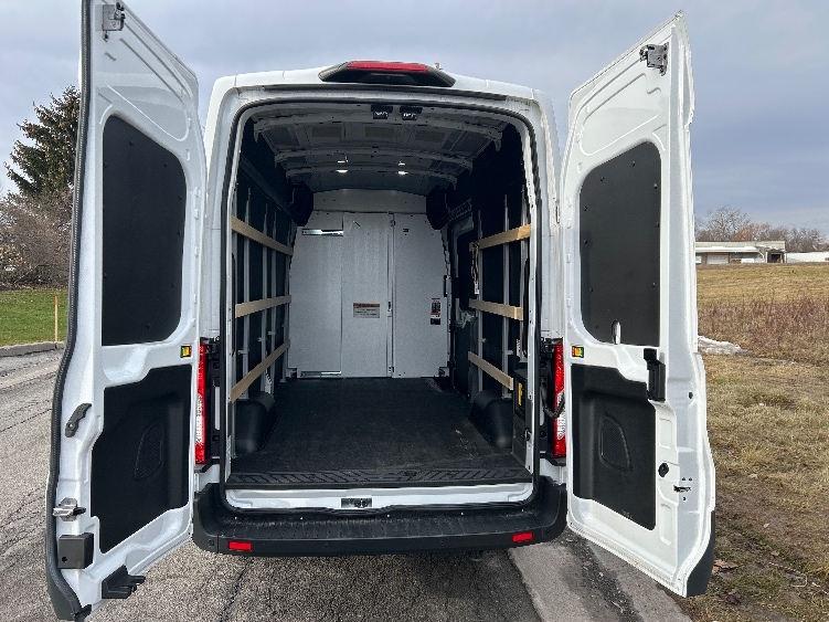 Used 2022 Ford E-Transit 350 - photo 9