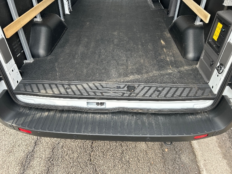 Used 2022 Ford E-Transit 350 - photo 10