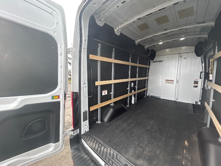 Used 2022 Ford E-Transit 350 - photo 11