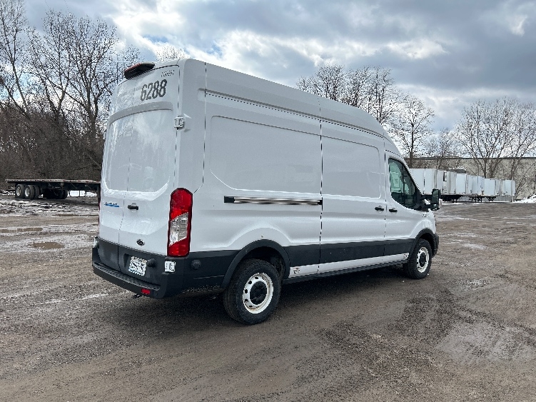 Used 2022 Ford E-Transit 350 - photo 14
