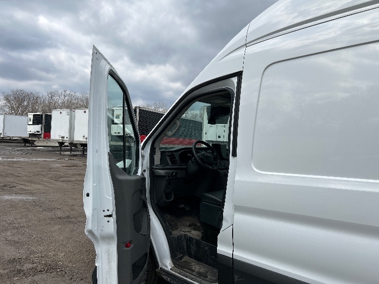Used 2022 Ford E-Transit 350 - photo 16