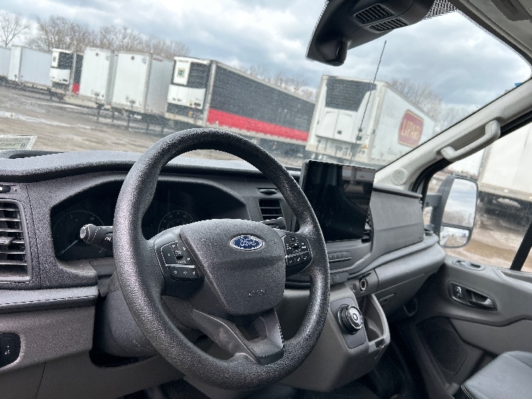 Used 2022 Ford E-Transit 350 - photo 17