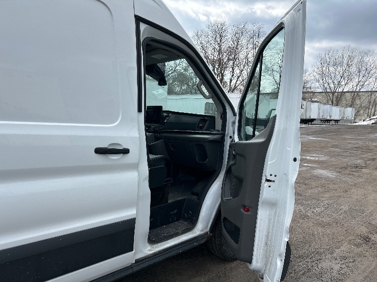 Used 2022 Ford E-Transit 350 - photo 20