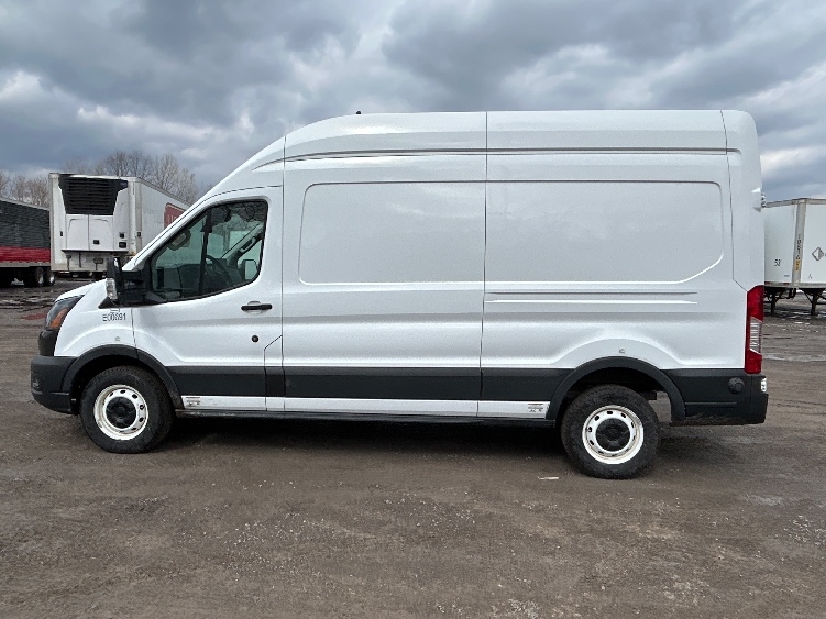 Used 2022 Ford E-Transit 350 - photo 6