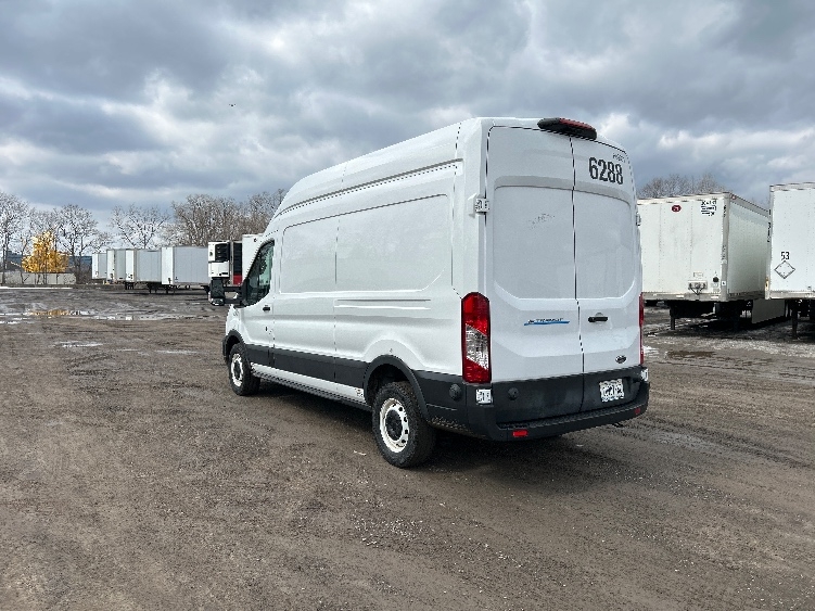 Used 2022 Ford E-Transit 350 - photo 7