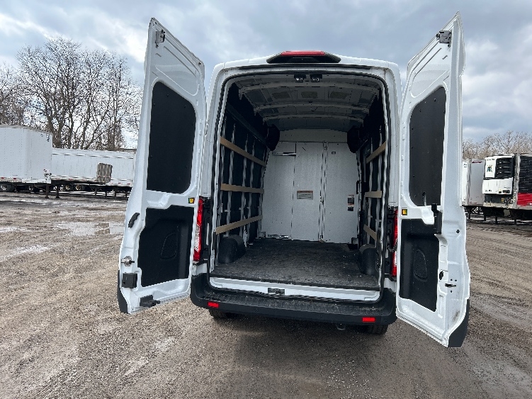 Used 2022 Ford E-Transit 350 - photo 9