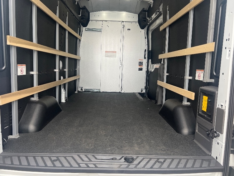 Used 2022 Ford E-Transit 350 - photo 12