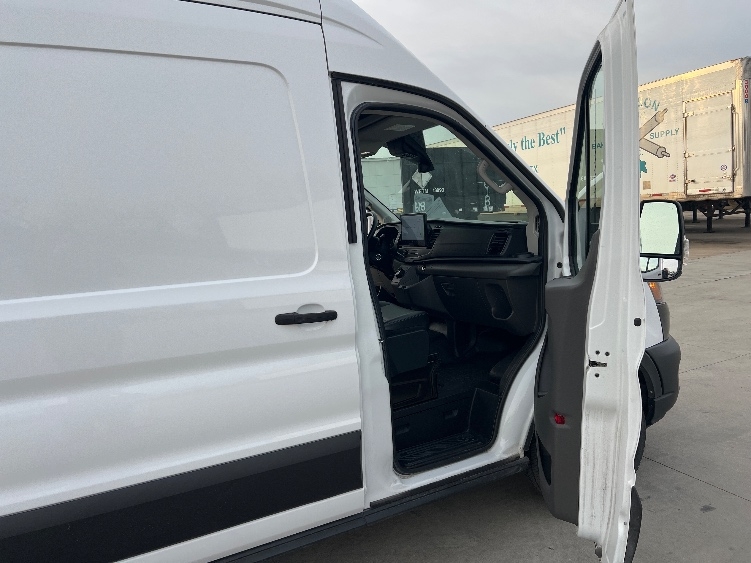 Used 2022 Ford E-Transit 350 - photo 22