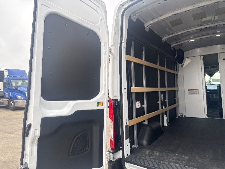 Used 2022 Ford E-Transit 350 - photo 13